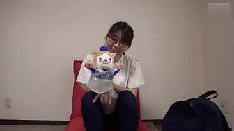 Glasses girl who likes baseball