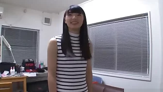 Kazusa Yatabethe gives an erotic hand work