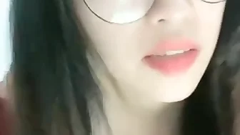 原版 甜美眼镜妹 诱惑 - Collection Of Homemade Selfies And Sneak Shots