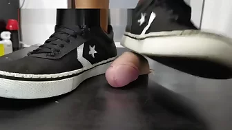 Filipina Converse cock crush (no cum)